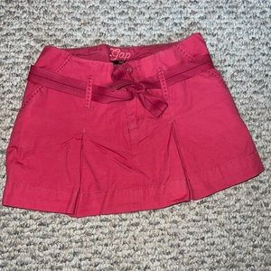 EUC Gap salmon colored skirt with pleats